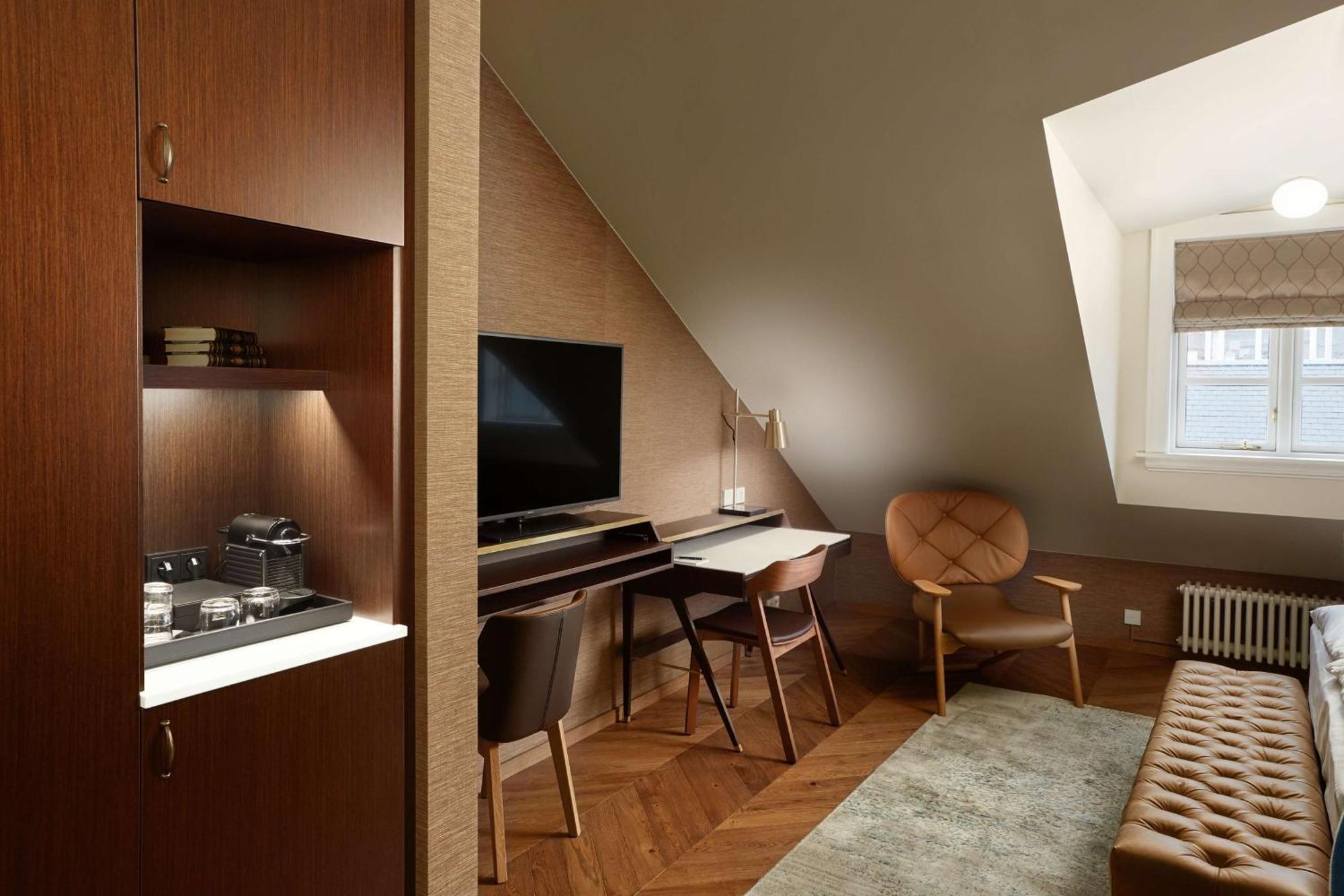 Reykjavik Konsulat Hotel, Curio Collection By Hilton Exterior photo